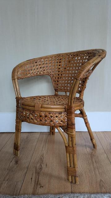 Rotan kinderstoel beschikbaar voor biedingen
