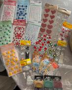 Heel veel scrapbook versiering, Hobby en Vrije tijd, Scrapbooking, Ophalen of Verzenden, Zo goed als nieuw