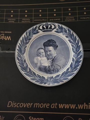 Wandbord Koninging Wilhelmina en Juliana beschikbaar voor biedingen