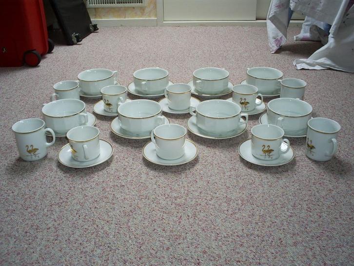Servies mokjes, kop en schoteltjes met flamingo's, Antiek en Kunst, Curiosa en Brocante, Ophalen of Verzenden