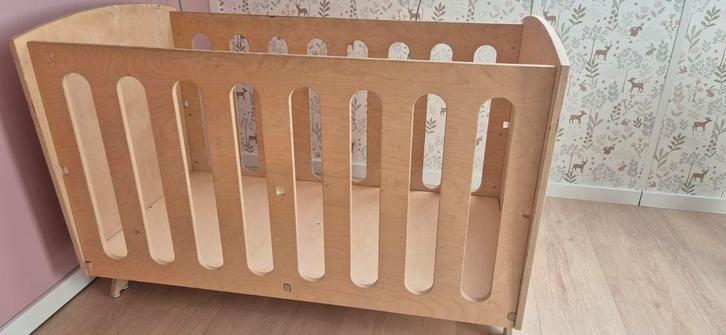 2 houten ledikanten tweeling met matrassen, Kinderen en Baby's, Tweelingen en Meerlingen, Zo goed als nieuw, Ophalen of Verzenden