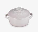 Le Creuset Jardin mini Cocotte Shell Pink, Huis en Inrichting, Keuken | Potten en Pannen, Ophalen of Verzenden, Nieuw, Overige materialen