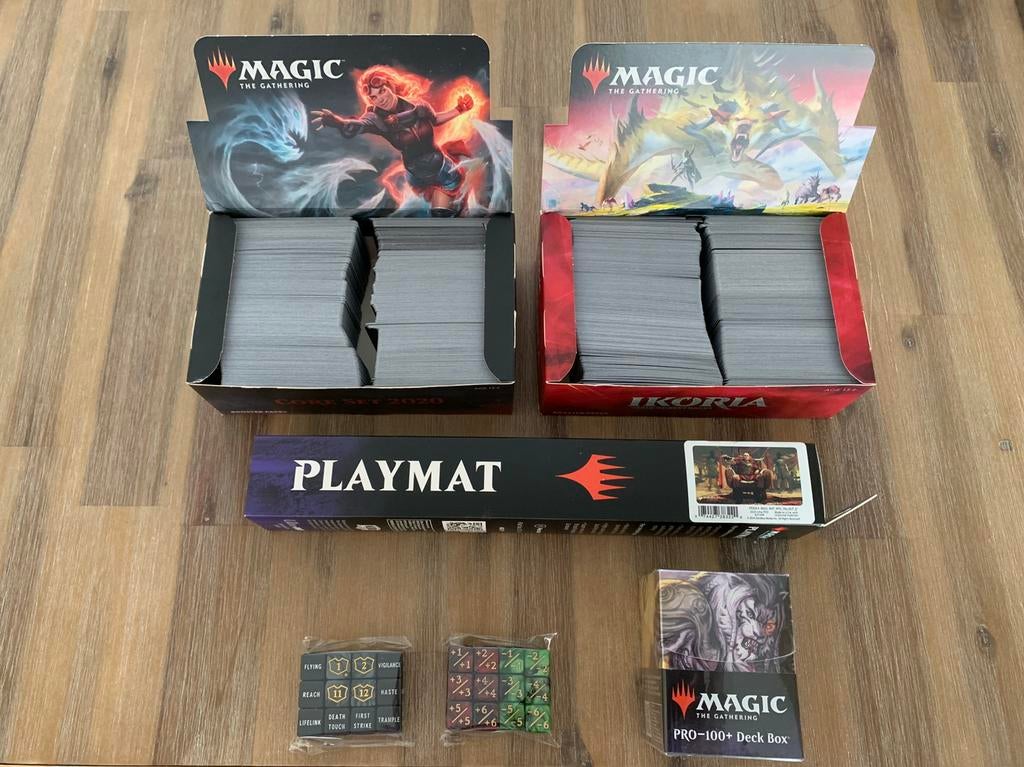 Magic The Gathering: 1500 kaarten, Playmat en dobbelstenen, Ophalen of Verzenden, Zo goed als nieuw