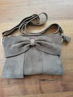 Gezien in Libelle: Handtas dames suede/leer, Sieraden, Tassen en Uiterlijk, Tassen | Damestassen, Ophalen of Verzenden, Zo goed als nieuw
