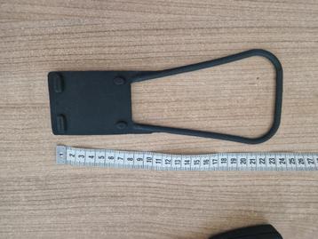 auto gordel grijp stuk flexibel rubber komt om de riem heen beschikbaar voor biedingen