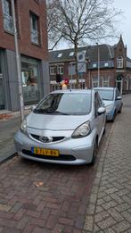 Toyota 2006 Grijs, 843 kg, 4 stoelen, 68 pk, Particulier