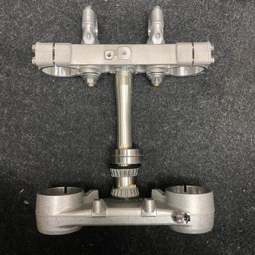 Nieuw OEM originele Honda CRF450R 21-25 kroonplaten  beschikbaar voor biedingen