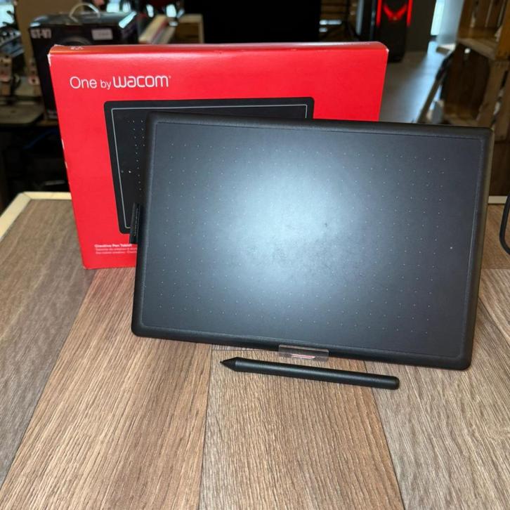 Wacom One Medium | Nette staat met garantie, Computers en Software, Tekentablets, Zo goed als nieuw
