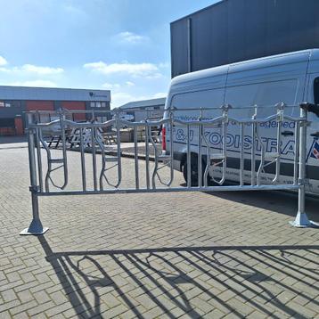  Zelfsluitend voerhek curved top 366 cm. beschikbaar voor biedingen