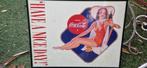 Coca Cola Pin Up reclame advertentie (brocante), Verzamelen, Ophalen of Verzenden, Gebruikt, Reclamebord
