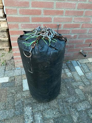 Bokszak gratis beschikbaar voor biedingen