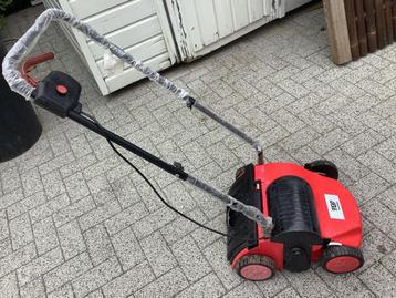 Verticuteermachine 1300 w met beluchting rol en messenrol beschikbaar voor biedingen