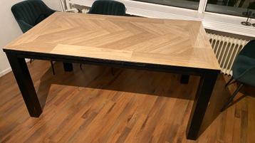 Massief eikenhout tafel beschikbaar voor biedingen