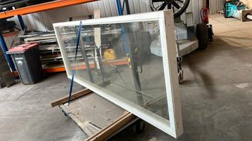 Groot Hardhouten kozijn circa 300x 120 cm  beschikbaar voor biedingen