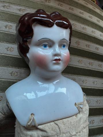 Antieke grote biedermeier halfdoll beschikbaar voor biedingen