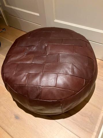 Grote ronde poef donkerbruin leer patchwork beschikbaar voor biedingen