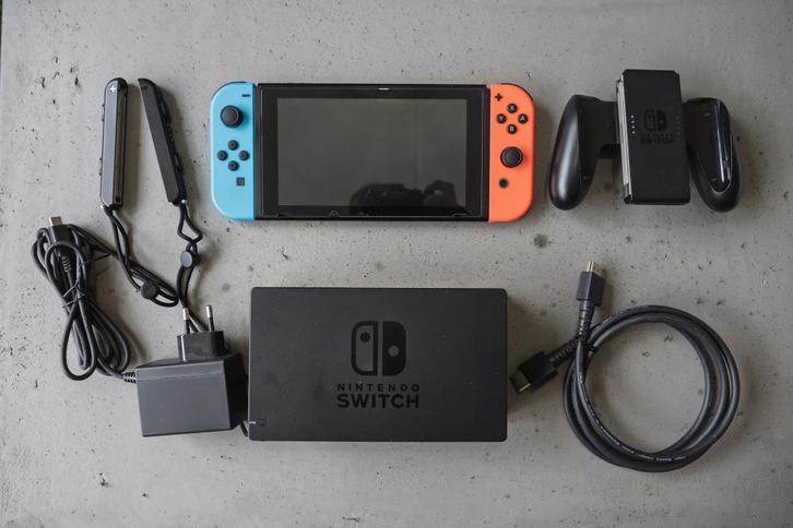 Nintendo Switch v1 (unpatched), Spelcomputers en Games, Spelcomputers | Nintendo Switch, Gebruikt, Switch Original, Met 2 controllers