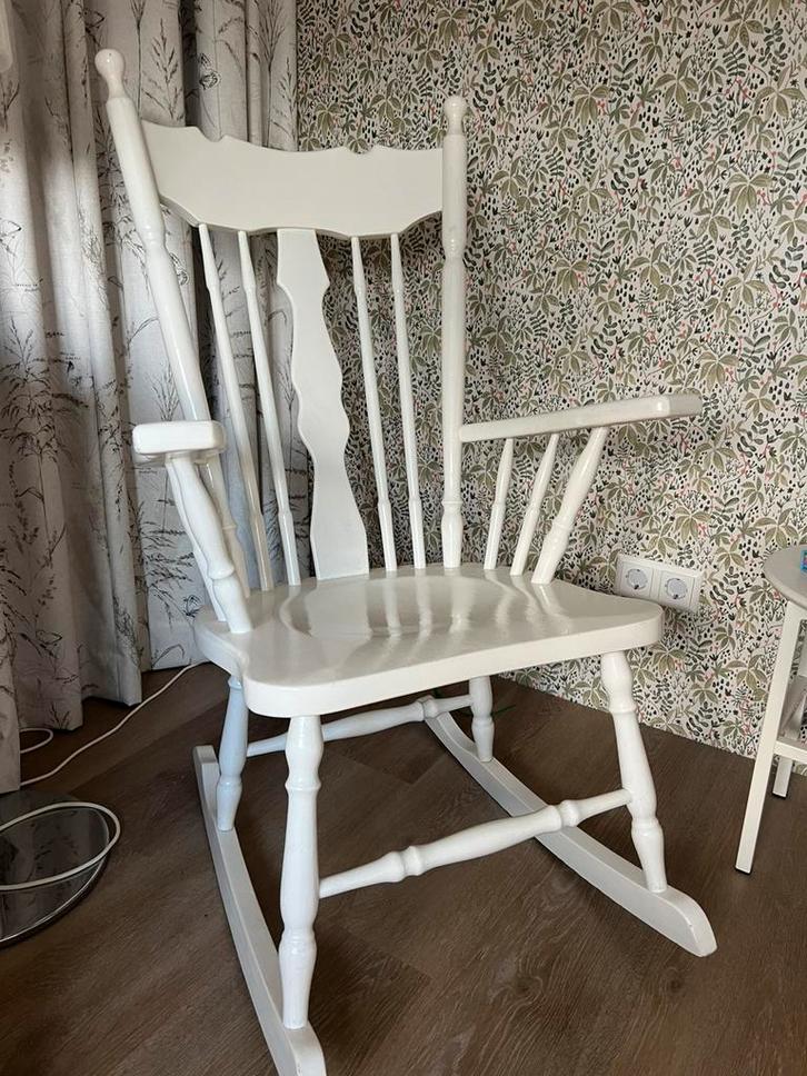 Leuke schommestoel voor de babykamer, Kinderen en Baby's, Kinderkamer | Tafels en Stoelen, Gebruikt, Stoel(en), Ophalen