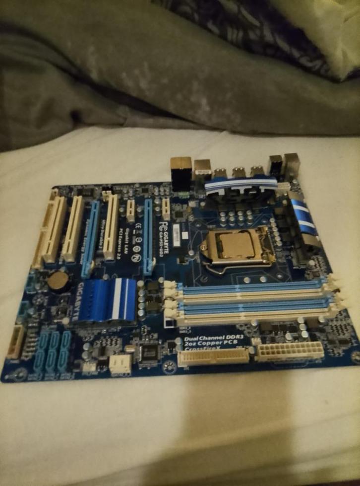 Gigabyte GA-P55-UD3 Plus Cpu I5-750, Computers en Software, Moederborden, Zo goed als nieuw, Intel, DDR4, Ophalen of Verzenden