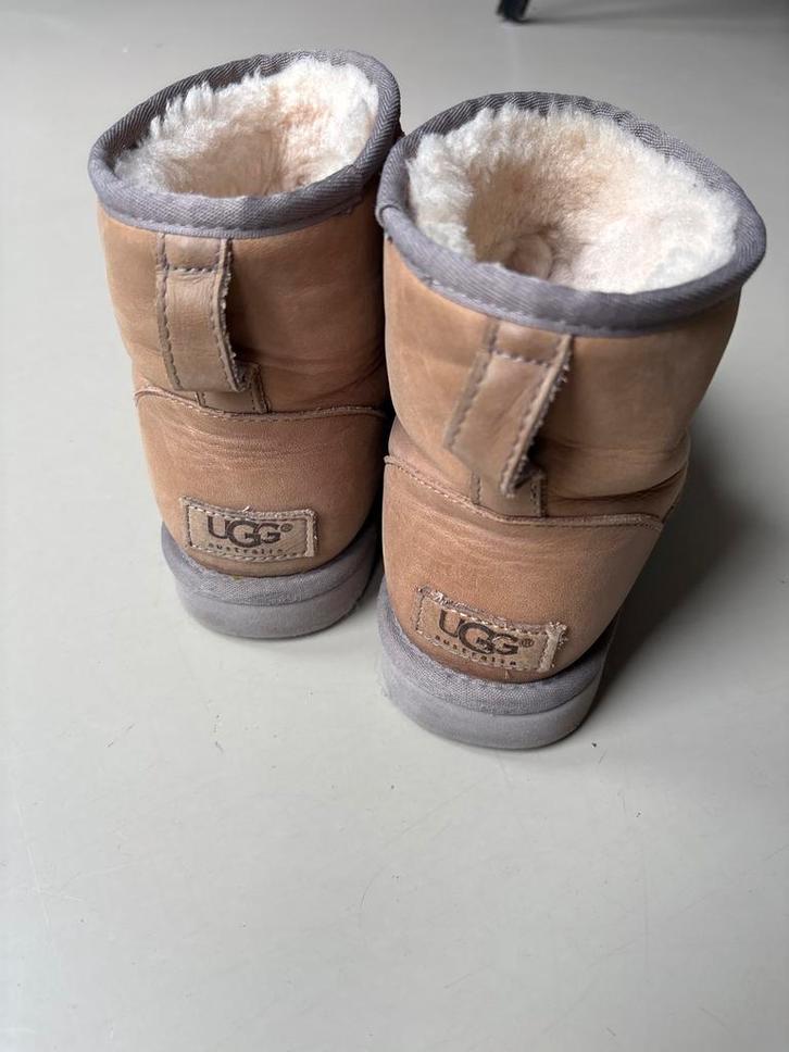 UGG Laarzen Maat 39 - Beige, Kleding | Dames, Schoenen, Gedragen, Lage of Enkellaarzen, Beige, Verzenden