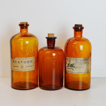 Vintage glazen apothekerspotten.  beschikbaar voor biedingen