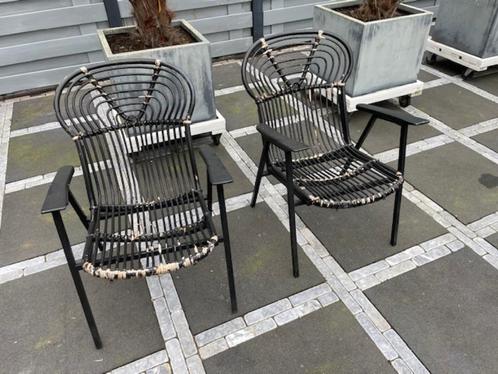 2 identieke rotan stoelen, vintage jaren 70, Huis en Inrichting, Stoelen, Gebruikt, Twee, Riet of Rotan, Zwart, Ophalen