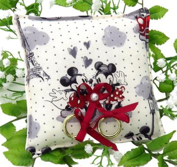 Prachtige Mickey en Minnie retro look trouwring kussen. beschikbaar voor biedingen