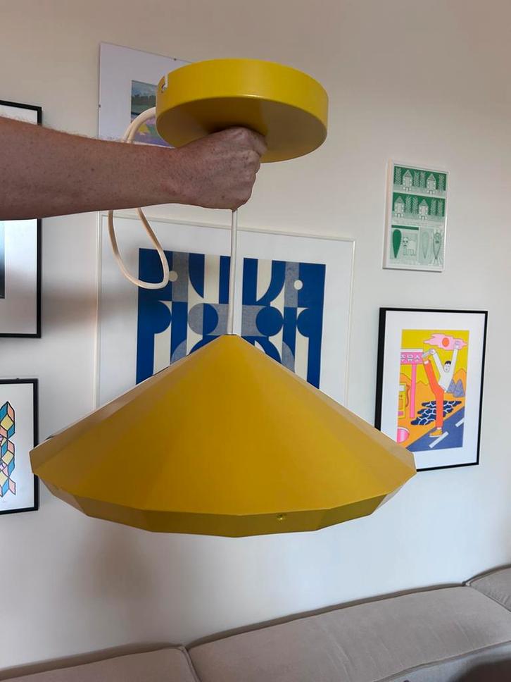 Gele IKEA Design Hanglamp met LED Paneel, Huis en Inrichting, Lampen | Hanglampen, Zo goed als nieuw, Minder dan 50 cm, Metaal