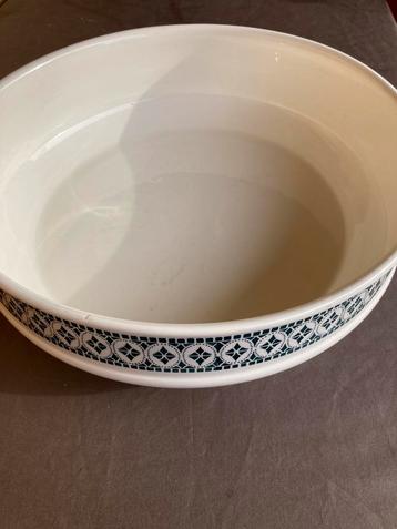 Brocante water schaal beschikbaar voor biedingen