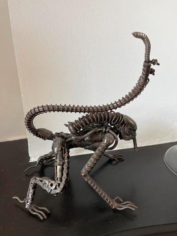 Alien Beeld - Metalen Kunstwerk - Sciencefiction Decoratie beschikbaar voor biedingen