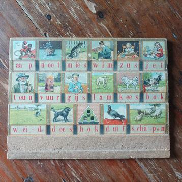 Vintage leesplankje Aap, Noot, Mies met letters  beschikbaar voor biedingen