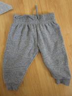 Comfortabel grijs broekje maat 80, Kinderen en Baby's, Babykleding | Maat 80, Broekje, Ophalen of Verzenden, Zo goed als nieuw