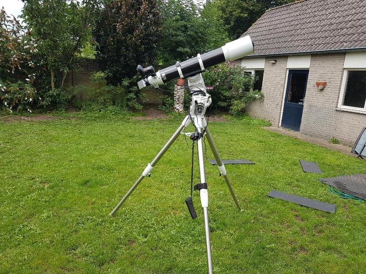 Skywatcher telescoop incl. AZ-montering, Audio, Tv en Foto, Optische apparatuur | Telescopen, Zo goed als nieuw, Lenzentelescoop (refractor)
