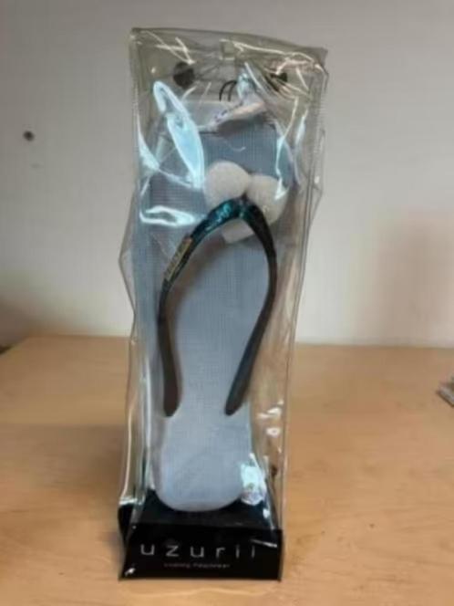 NIEUW! Uzurii classic whitesilver slippers maat 41/42 €26,99, Kleding | Dames, Schoenen, Nieuw, Slippers, Wit, Ophalen of Verzenden