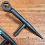 Pré40 Cavalerie sleutels om kalkoenen vast/los te draaien., Verzamelen, Ophalen of Verzenden, Landmacht, Nederland, Overige typen