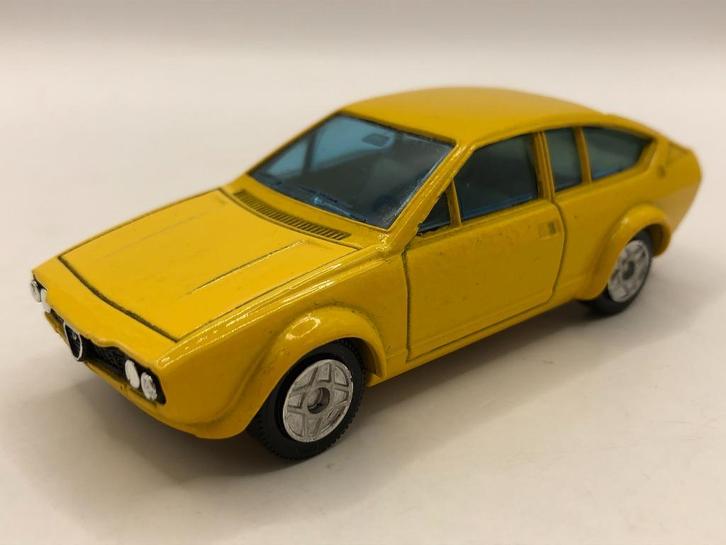 Dinky Toys 1405 Alfa Romeo Alfetta GTV geel -GOED- M26, Hobby en Vrije tijd, Modelauto's | 1:43, Gebruikt, Auto, Dinky Toys, Ophalen of Verzenden