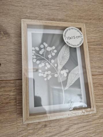 Fotolijstje nieuw 10 x 15 cm hout lichte kleur beschikbaar voor biedingen
