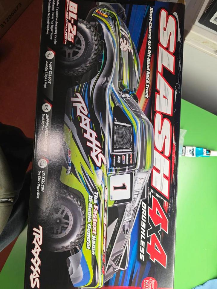 Traxxas Slash 4WD BL-2S - Nieuw in doos!, Hobby en Vrije tijd, Modelbouw | Radiografisch | Auto's, Nieuw, Auto offroad, Ophalen
