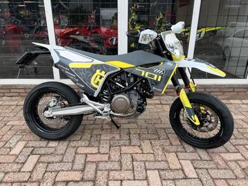 Husqvarna 701 Supermoto – 2021 – Slechts 2.986 km – Arrow  beschikbaar voor biedingen