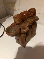Beeld van drie figuren met schaal - Handgemaakt Kunstwerkje, Ophalen of Verzenden