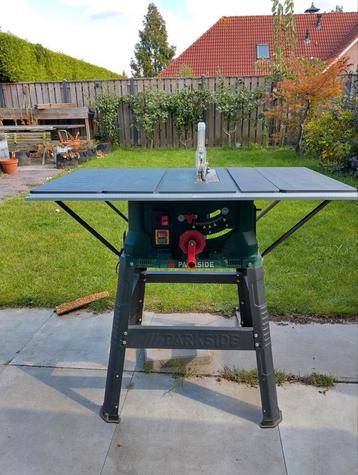 Parkside zaagtafel in nieuwstaat met alle toebehoren  beschikbaar voor biedingen