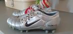 Nike Voetbal/ korfbal schoenen met noppen, Sport en Fitness, Ophalen of Verzenden, Zo goed als nieuw, Schoenen