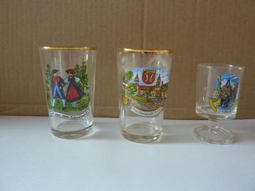 3 leuke glaasjes. beschikbaar voor biedingen
