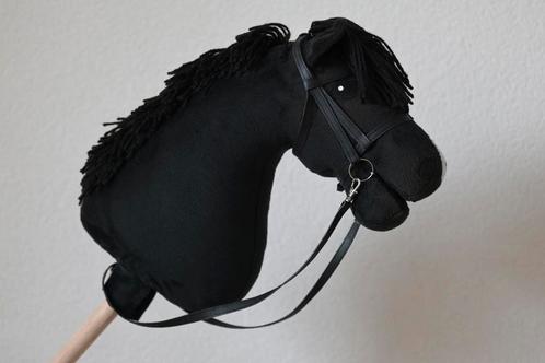 Hobbyhorse met hoofdstel // vachtkleur: Zwart // stokpaard, Hobby en Vrije tijd, Overige Hobby en Vrije tijd, Nieuw, Ophalen of Verzenden