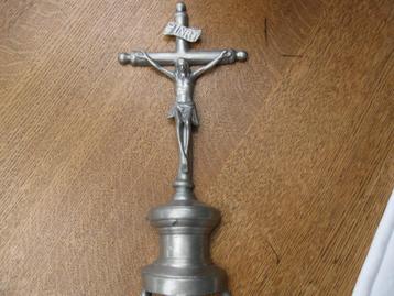 Tinnen kruis in goede staat, hoogte 31 cm. beschikbaar voor biedingen