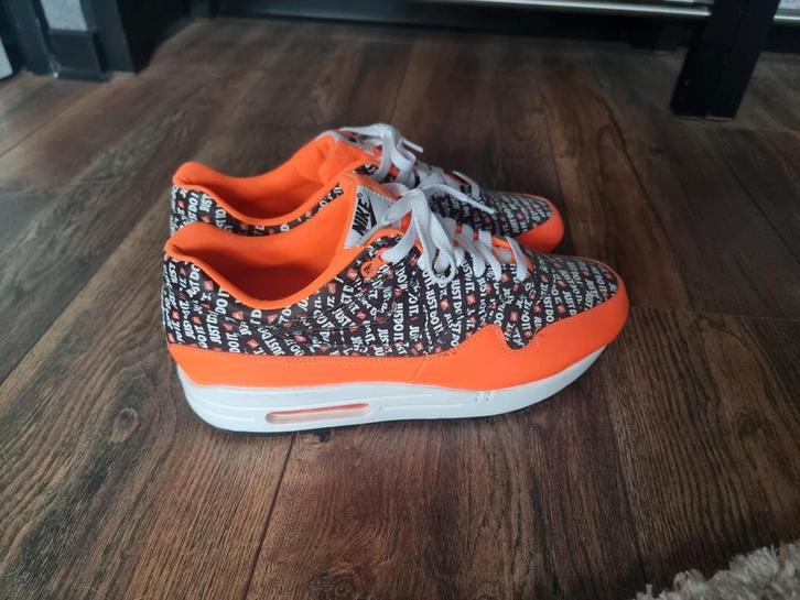 Nike Air Max 1 - Just Do It Orange - 44, Kleding | Heren, Schoenen, Zo goed als nieuw, Overige kleuren, Ophalen of Verzenden