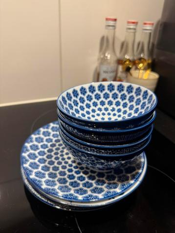 Blauw-wit servies set – zo goed als nieuw beschikbaar voor biedingen