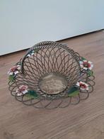 Metalen mandje met bloemen, Huis en Inrichting, Woonaccessoires | Schalen en Manden, Ophalen of Verzenden, Zo goed als nieuw, Rond