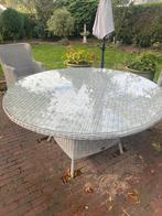 Wicker tuintafel met glazen blad, Tuin en Terras, Tuintafels, Ophalen of Verzenden, Gebruikt, Rond, Wicker