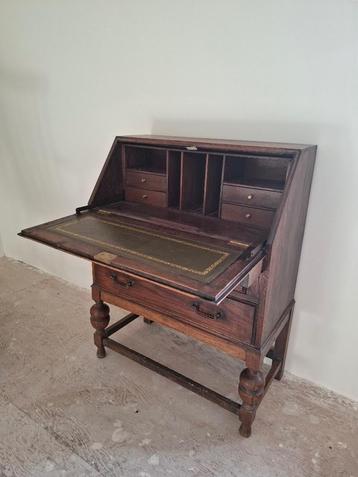 Schrijvers bureau beschikbaar voor biedingen